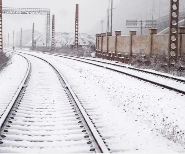 冬天已到，雨雪天氣增多，應(yīng)該怎么做才能防止凈化板發(fā)潮？